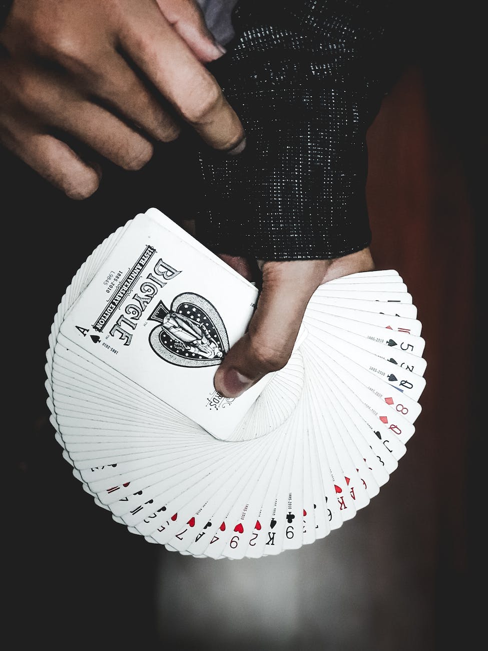 how does 3 card poker work